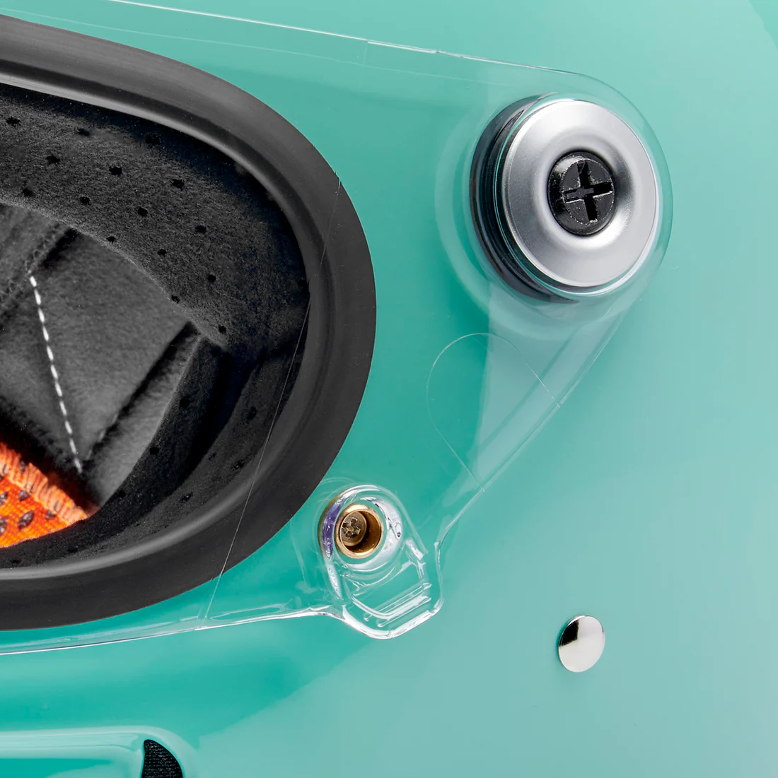 GLOSS MINT JULEP - GRINGO SV de Biltwell es un casco vintage con tomas de aire en frente y menton ademas posee visor incorporado y certificacion europea ECE 22.06