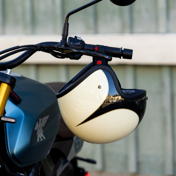 Casco Vintage Biltwell Bonanza - Scallop Gloss Vintage White / Gloss Black