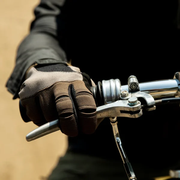 Imagen de Guante Moto Gloves de Biltwell en color Coyote y Negro.