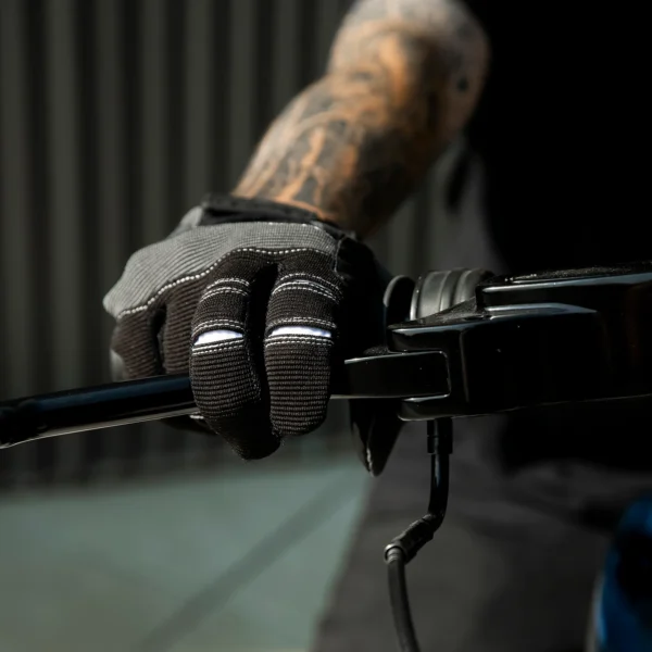 Imagen de Guante Moto Gloves de Biltwell en color Gris y Negro.