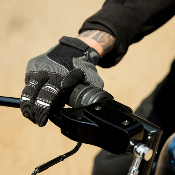 Imagen de Guante Moto Gloves de Biltwell en color Gris y Negro.
