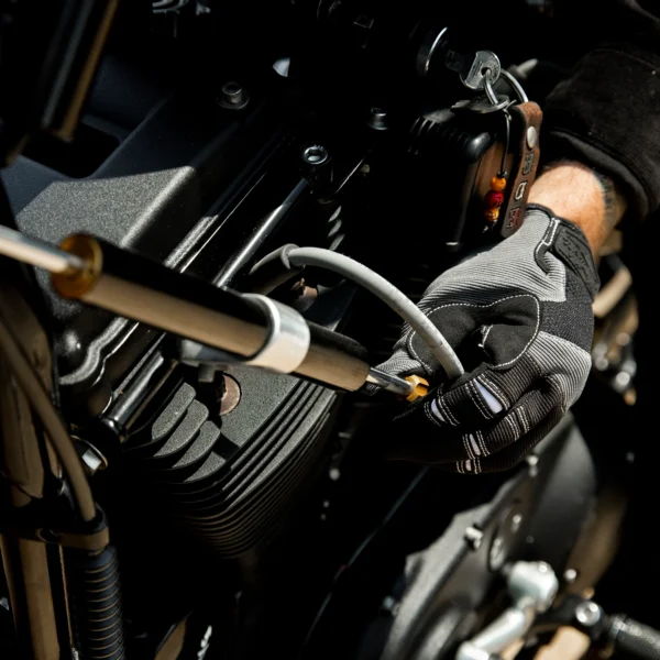 Imagen de Guante Moto Gloves de Biltwell en color Gris y Negro.