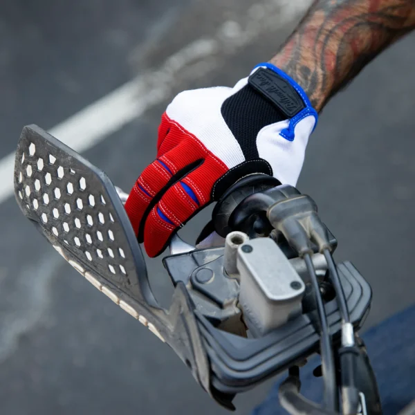 Guante Vintage MOTO GLOVES de Biltwell en color Rojo Blanco y Azul.