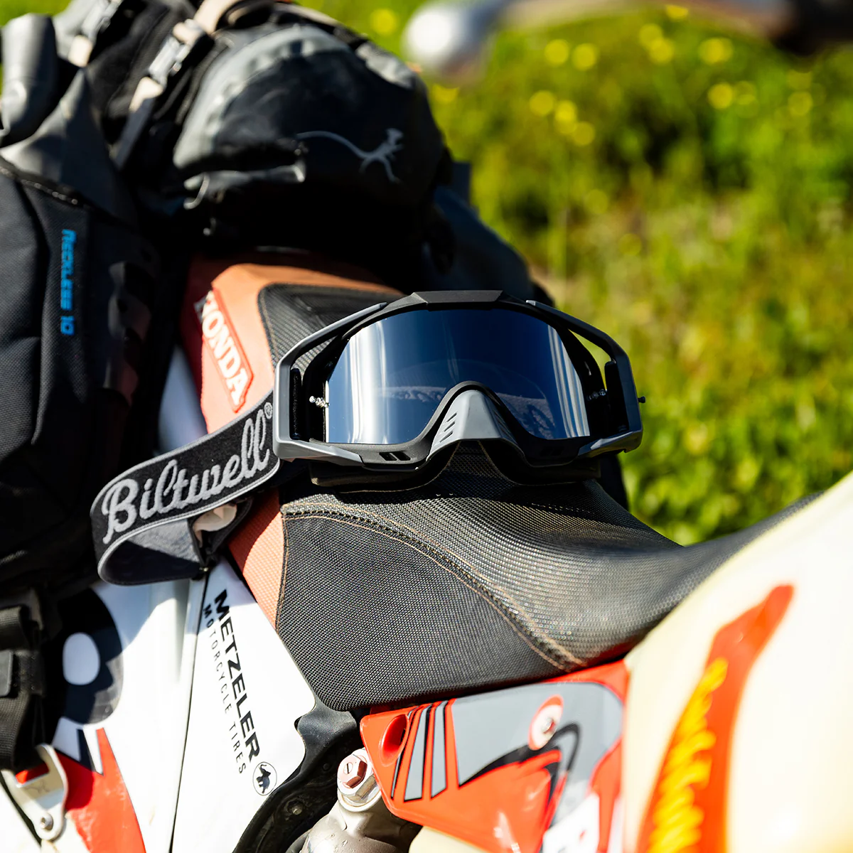 Lentes de Moto Biltwell "Ridgeline Goggles - Script Grey"