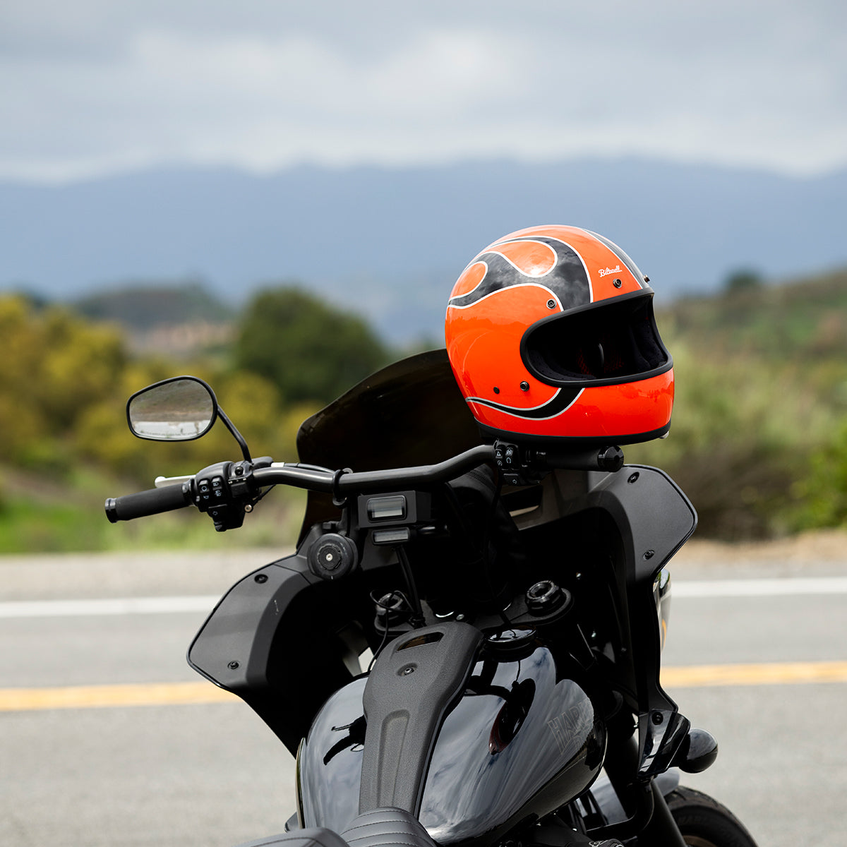 COMPETITION ORANGE FLAMES - Biltwell Gringo, es un casco estilo vintage integral