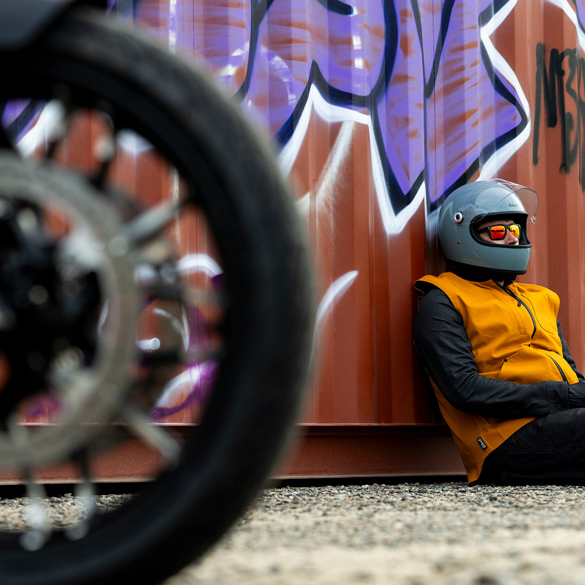 GLOSS AGAVE - Biltwell GRINGO S, es un casco estilo vintage con visor incorporado y certificacion europea ECE 22.06