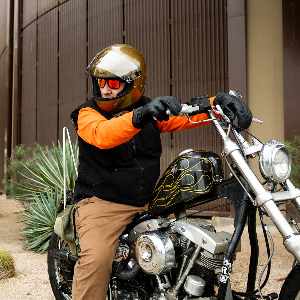 METALLIC UGLY GOLD - Biltwell GRINGO S, es un casco estilo vintage con visor incorporado y certificacion europea ECE 22.06