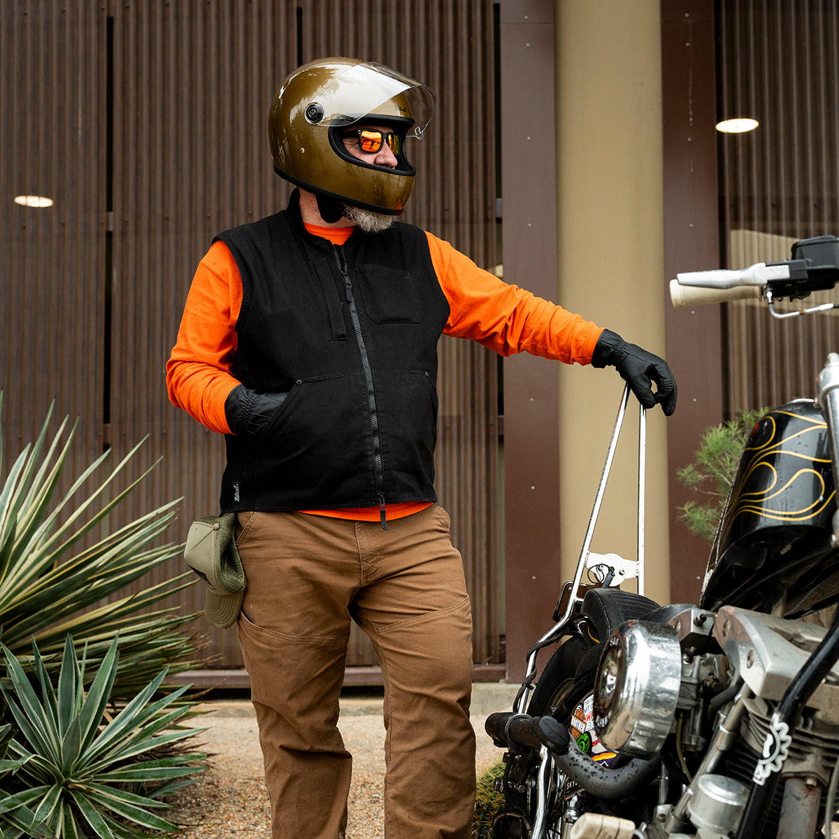 METALLIC UGLY GOLD - Biltwell GRINGO S, es un casco estilo vintage con visor incorporado y certificacion europea ECE 22.06