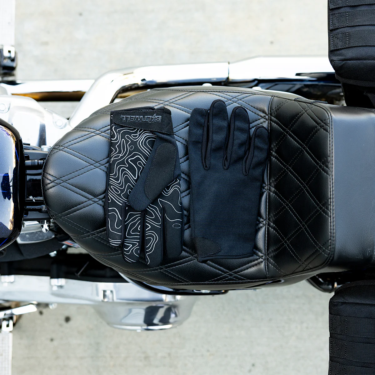Ridgecrest Gloves -Blackout de Biltwell son guantes vintage ligeros y flexibles que ofrecen gran confort.