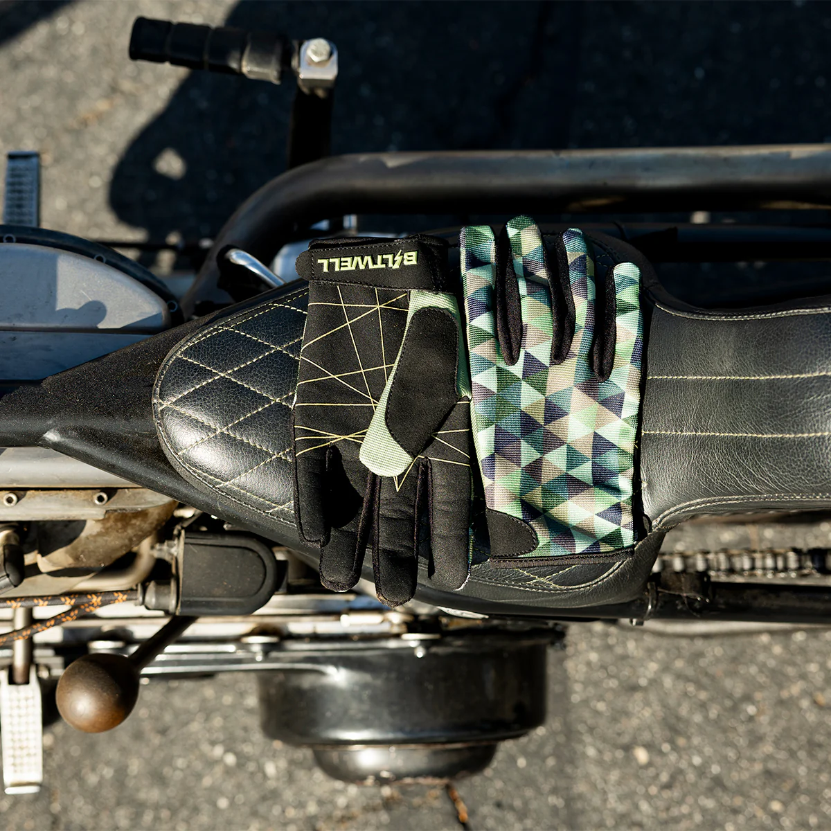 Ridgecrest Gloves - FOREST de Biltwell son guantes vintage ligeros y flexibles que ofrecen gran confort.